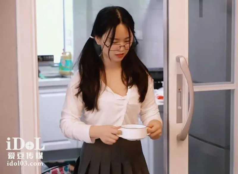 Bảo bối về quê ăn tết bị bố dượng phang vì càng lớn càng ngon