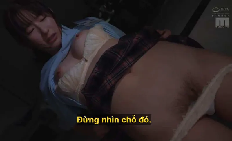 Ông chủ lập mưu xxx cô nhân viên kiêu kỳ lười nhác, suốt ngày bận rộn chat chit cùng người yêu.